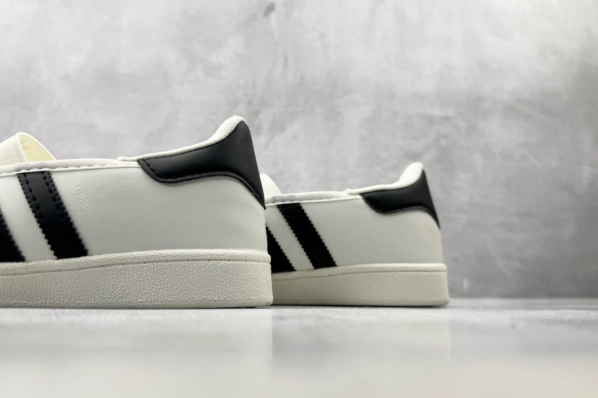 阿迪达斯 Adidas originals × Jennie SUPERSTAR 银黑 上脚实拍图