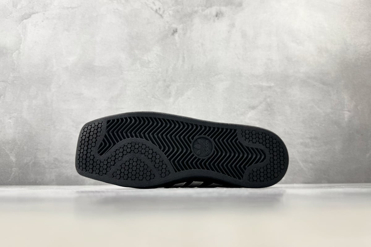 阿迪达斯 Adidas originals × Jennie SUPERSTAR 白银黑 鞋头实拍图