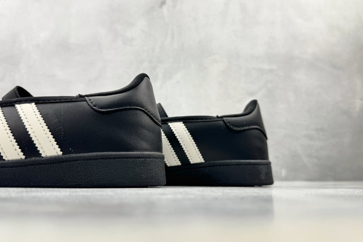阿迪达斯 Adidas originals × Jennie SUPERSTAR 白银黑 上脚实拍图