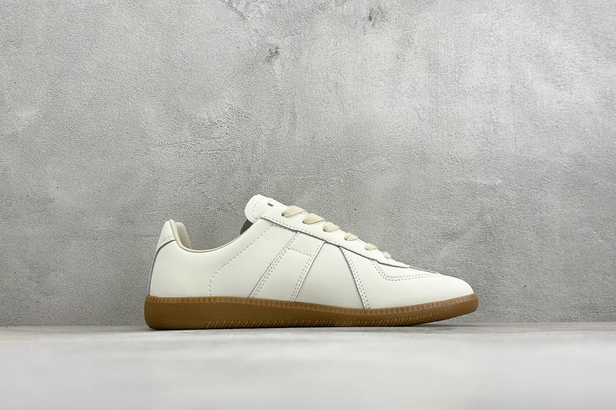 其他品牌 Maison Margiela 梅森马吉拉Replica 休闲低帮德训鞋 采用绒面和皮革拼接,橡胶底耐磨防滑,打造欧美时尚。该鞋款的外观设计走在时尚前沿,其独特的风格款式构成了品牌身份重要的一部分。-实拍图2