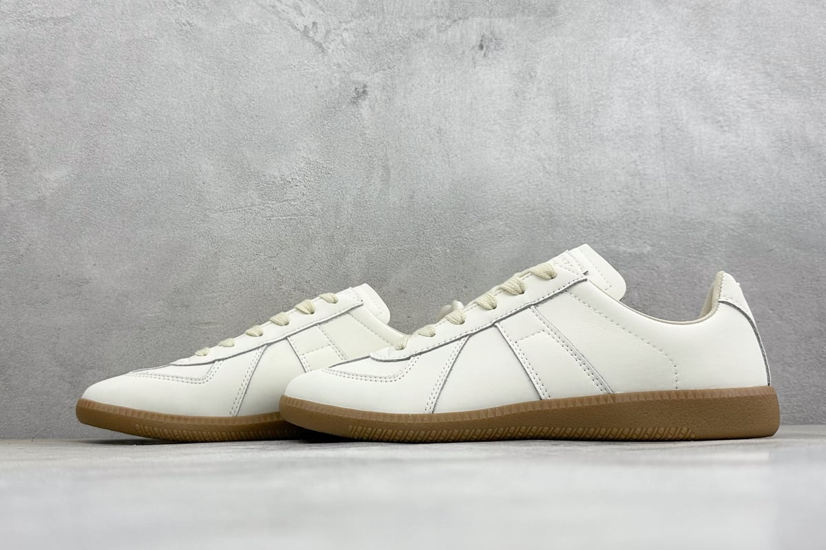 其他品牌 Maison Margiela 梅森马吉拉Replica 休闲低帮德训鞋 采用绒面和皮革拼接,橡胶底耐磨防滑,打造欧美时尚。该鞋款的外观设计走在时尚前沿,其独特的风格款式构成了品牌身份重要的一部分。-实拍图5