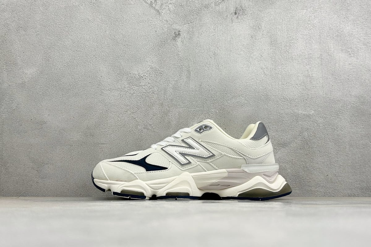 新百伦 New Balance 9060系列 新百伦 复古休闲运动慢跑鞋 鞋面大身由空间双格及磨砂鞋面拼接而生 采用大面积网眼以及麂皮材质覆盖鞋身 还原经典气质 搭载ABZORB避震科技 由泡沫聚酯制成 上脚可以有效减少由鞋底反弹对身体及双腿的冲击力-实拍图1