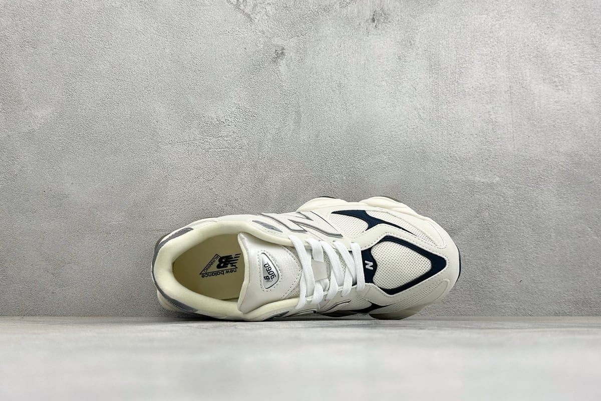 新百伦 New Balance 9060系列 新百伦 复古休闲运动慢跑鞋 鞋面大身由空间双格及磨砂鞋面拼接而生 采用大面积网眼以及麂皮材质覆盖鞋身 还原经典气质 搭载ABZORB避震科技 由泡沫聚酯制成 上脚可以有效减少由鞋底反弹对身体及双腿的冲击力-实拍图3