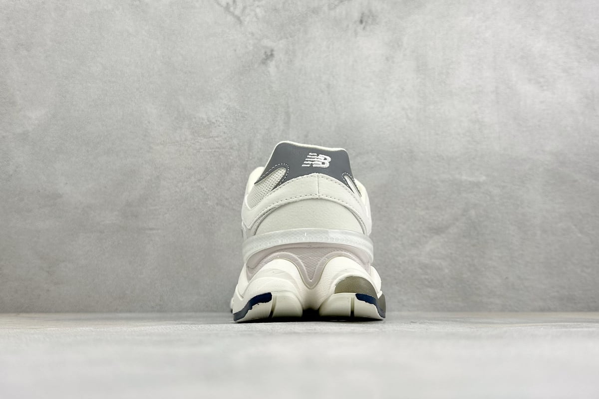新百伦 New Balance 9060系列 新百伦 复古休闲运动慢跑鞋 鞋面大身由空间双格及磨砂鞋面拼接而生 采用大面积网眼以及麂皮材质覆盖鞋身 还原经典气质 搭载ABZORB避震科技 由泡沫聚酯制成 上脚可以有效减少由鞋底反弹对身体及双腿的冲击力-实拍图6