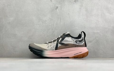 科恩KEEN SEEK 舒适贴合防滑耐磨越野跑步鞋黑白纯原版本 货号：1031329