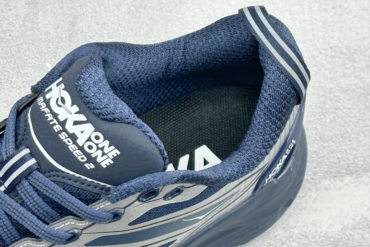 霍伽 HOKA ONE ONE Mafate Speed 2 低帮专业越野跑步鞋 黑白蓝 上脚实拍图