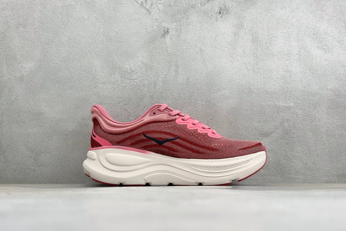霍伽 HOKA ONE ONE M CLIFTON 10 轻量低帮户外越野跑鞋 红黑 侧面实拍图