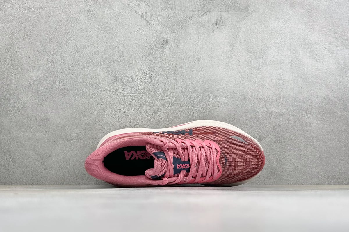 霍伽 HOKA ONE ONE M CLIFTON 10 轻量低帮户外越野跑鞋 红黑 背面实拍图