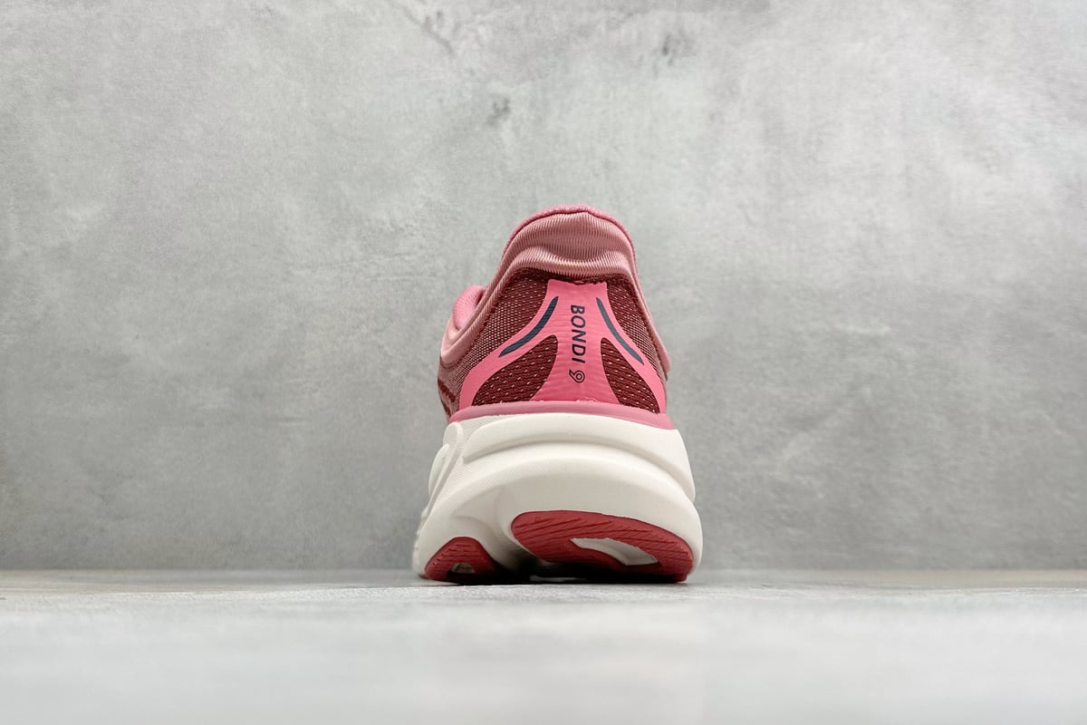 霍伽 HOKA ONE ONE M CLIFTON 10 轻量低帮户外越野跑鞋 红黑 鞋底实拍图