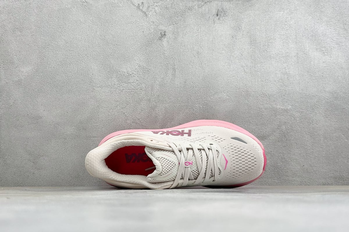 霍伽 HOKA ONE ONE M CLIFTON 10 轻量低帮户外越野跑鞋 白红粉 背面实拍图