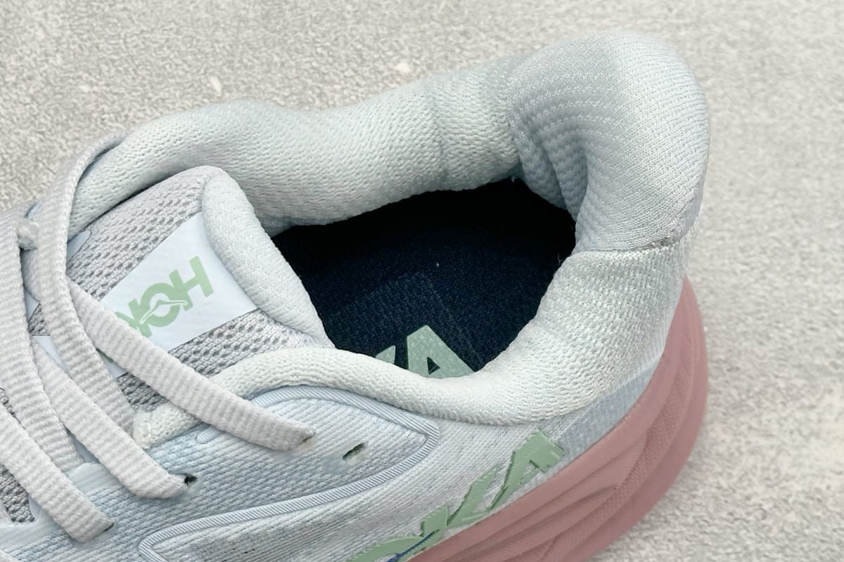 霍伽 HOKA ONE ONE M CLIFTON 10 轻量低帮户外越野跑鞋 白蓝绿 上脚实拍图