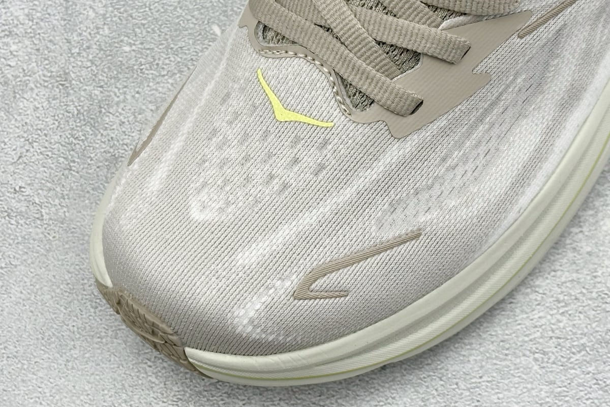 霍伽 HOKA ONE ONE M CLIFTON 10 轻量低帮户外越野跑鞋 白橙 鞋标实拍图