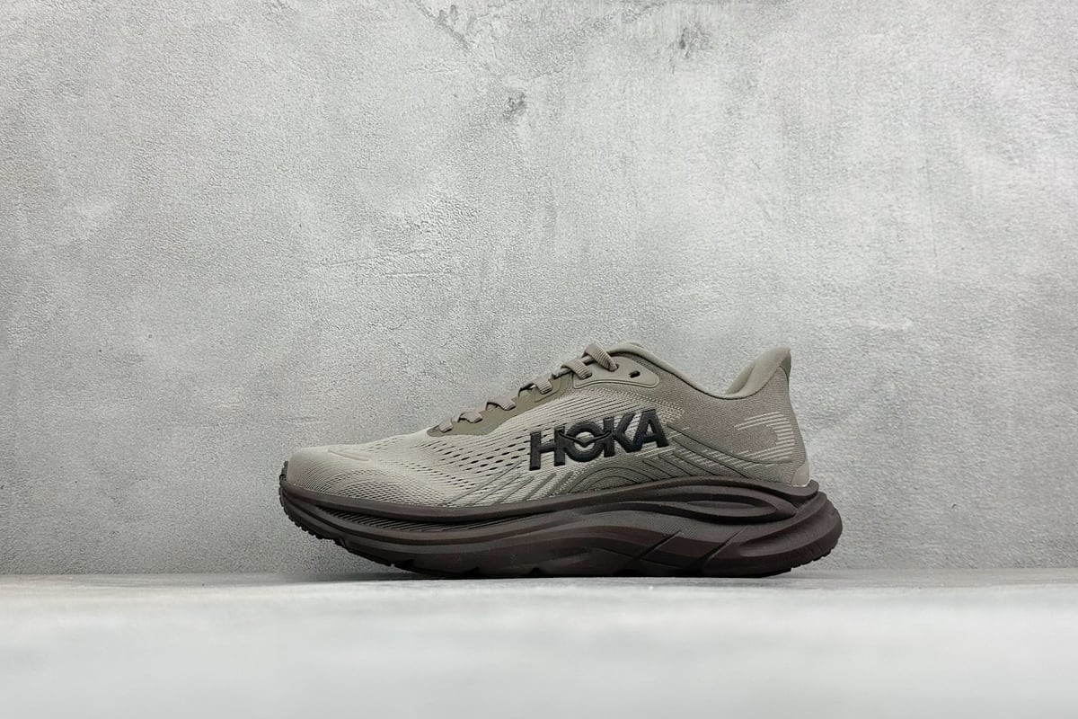霍伽 HOKA ONE ONE M CLIFTON 11 轻量低帮户外越野跑鞋 灰褐 正面实拍图