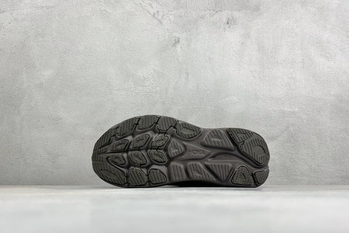 霍伽 HOKA ONE ONE M CLIFTON 11 轻量低帮户外越野跑鞋 灰褐 鞋头实拍图