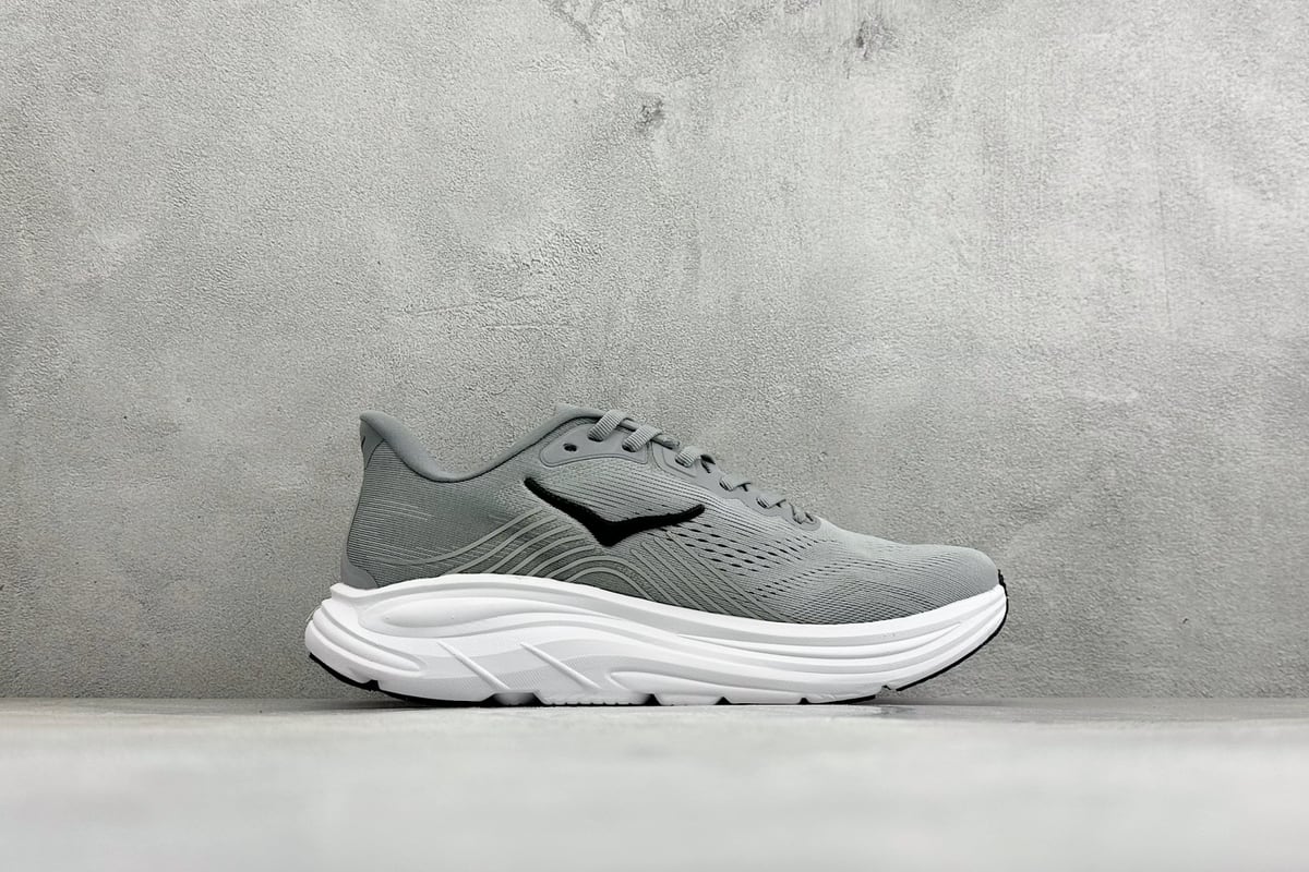 霍伽 HOKA ONE ONE M CLIFTON 11 轻量低帮户外越野跑鞋 灰白 侧面实拍图