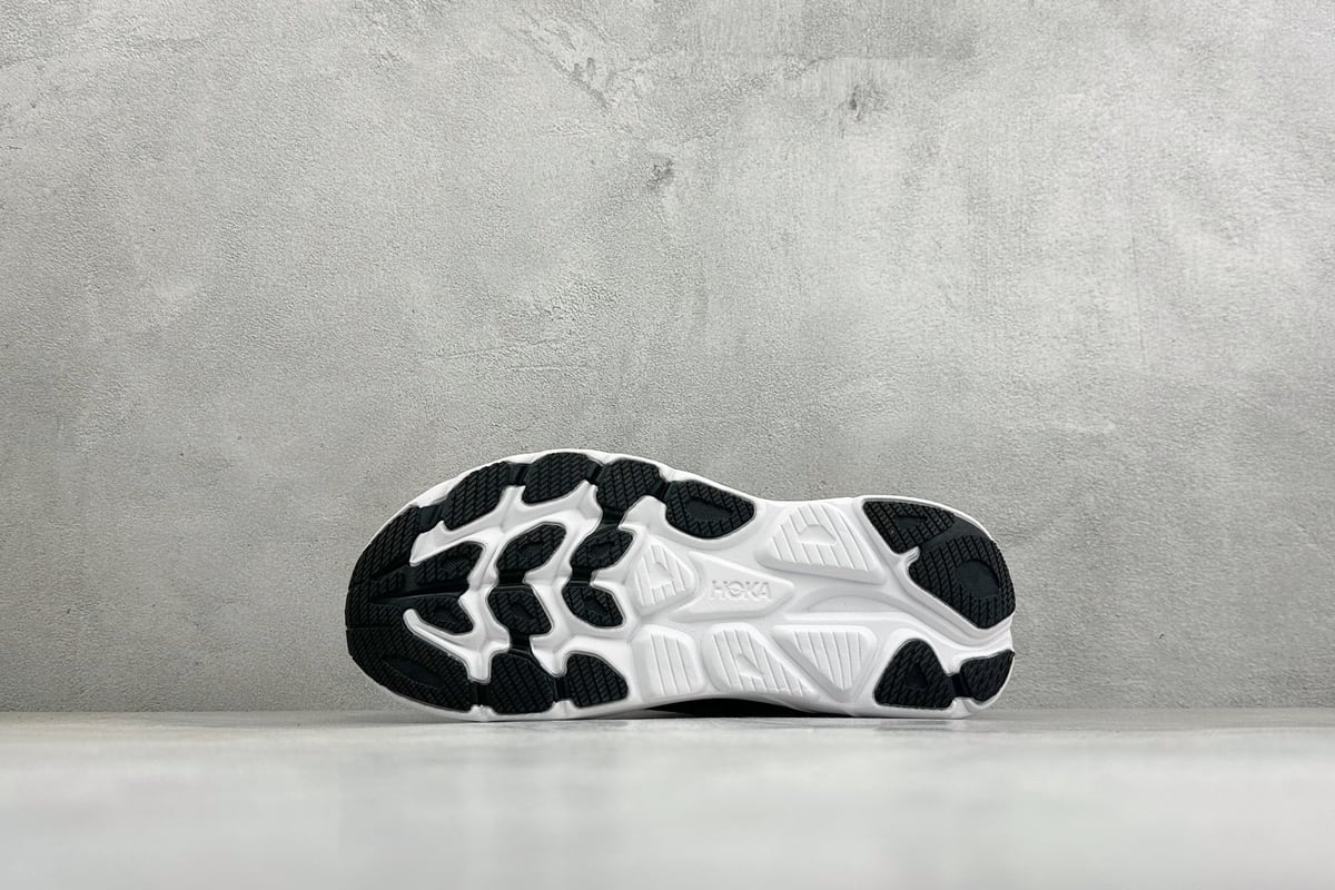 霍伽 HOKA ONE ONE M CLIFTON 11 轻量低帮户外越野跑鞋 灰白 鞋头实拍图