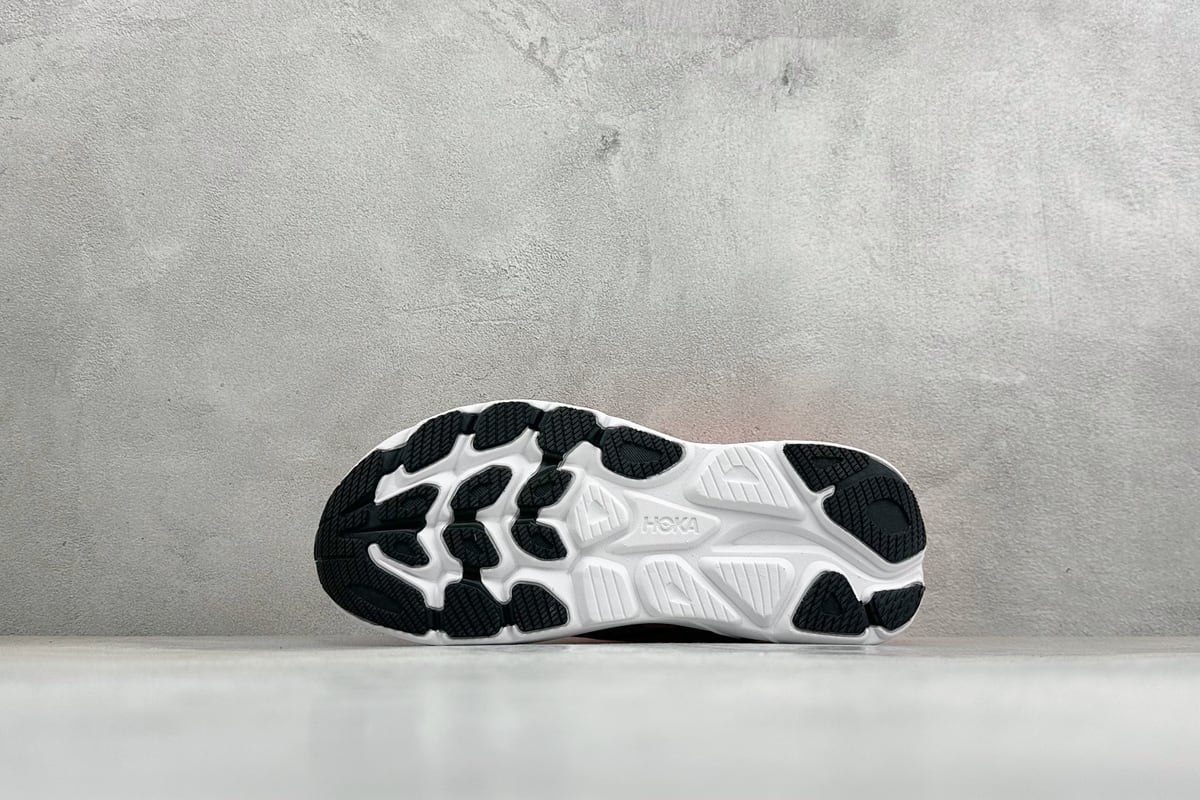 霍伽 HOKA ONE ONE M CLIFTON 11 轻量低帮户外越野跑鞋 粉橙白 鞋头实拍图