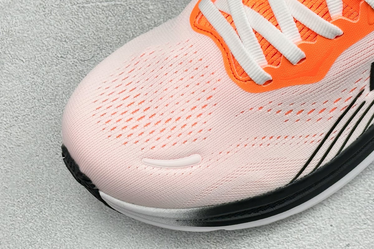 霍伽 HOKA ONE ONE M CLIFTON 11 轻量低帮户外越野跑鞋 粉橙白 鞋标实拍图