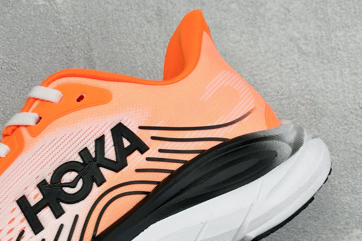 霍伽 HOKA ONE ONE M CLIFTON 11 轻量低帮户外越野跑鞋 粉橙白 细节实拍图