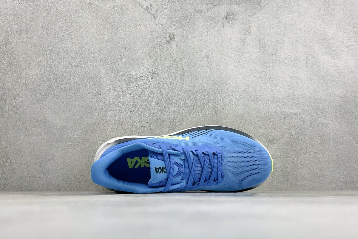霍伽 HOKA ONE ONE M CLIFTON 11 轻量低帮户外越野跑鞋 蓝绿 背面实拍图