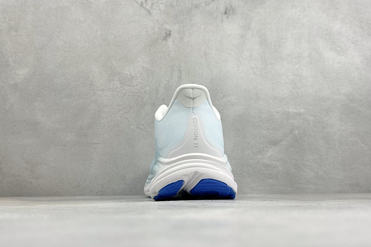 霍伽 HOKA ONE ONE M CLIFTON 11 轻量低帮户外越野跑鞋 白蓝 鞋底实拍图
