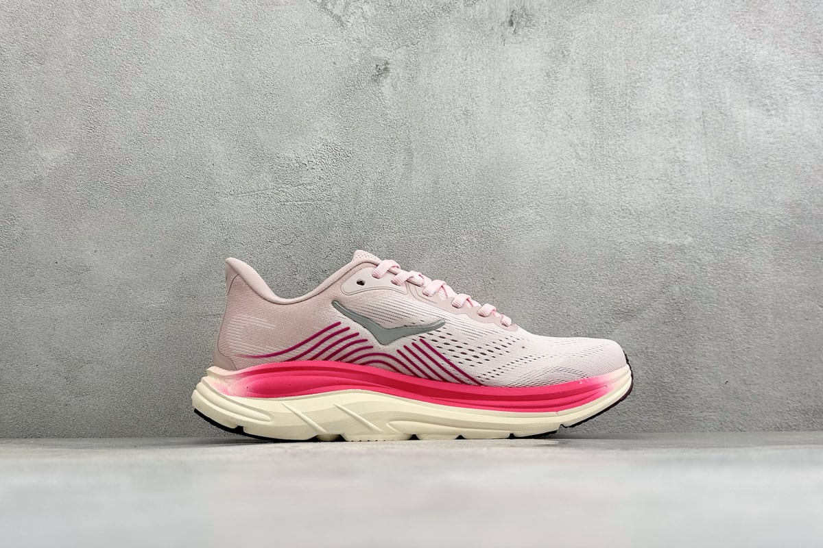霍伽 HOKA ONE ONE M CLIFTON 11 轻量低帮户外越野跑鞋 粉红 侧面实拍图