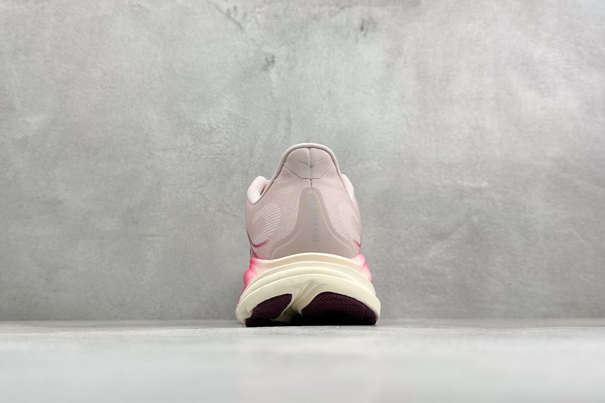 霍伽 HOKA ONE ONE M CLIFTON 11 轻量低帮户外越野跑鞋 粉红 鞋底实拍图