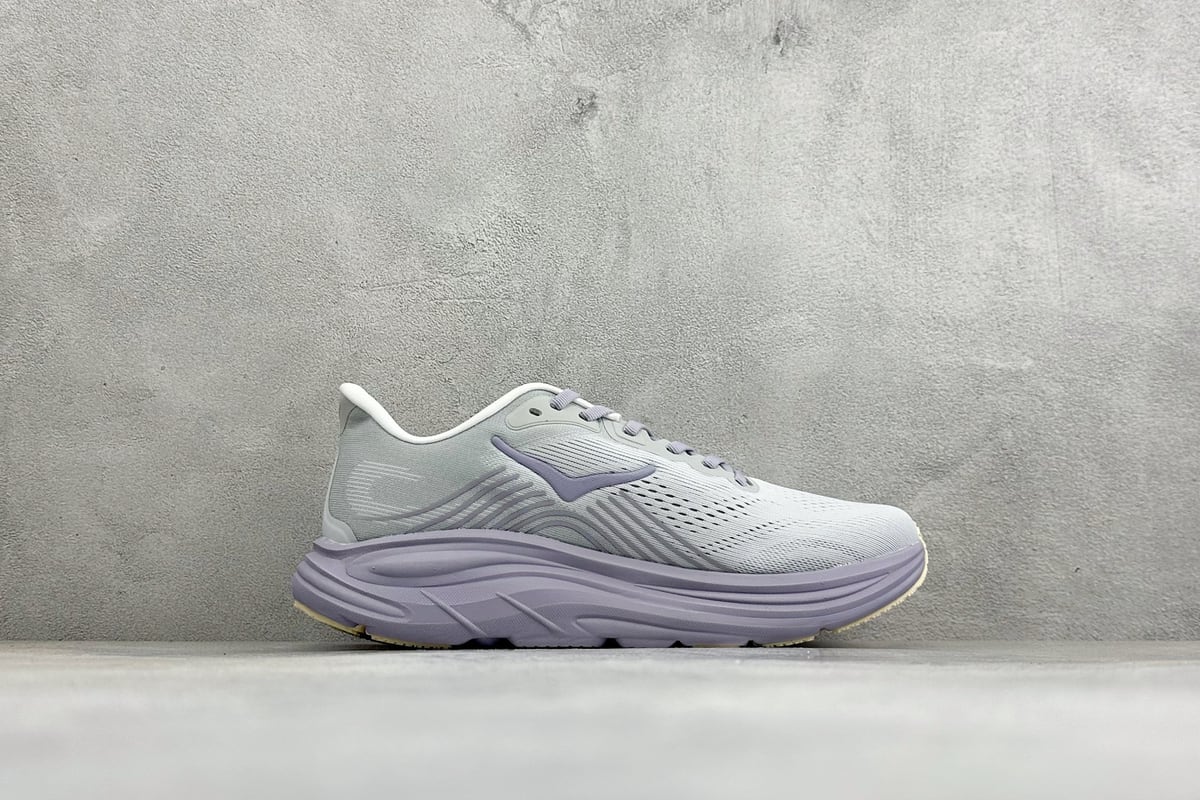 霍伽 HOKA ONE ONE M CLIFTON 11 轻量低帮户外越野跑鞋 灰紫 侧面实拍图