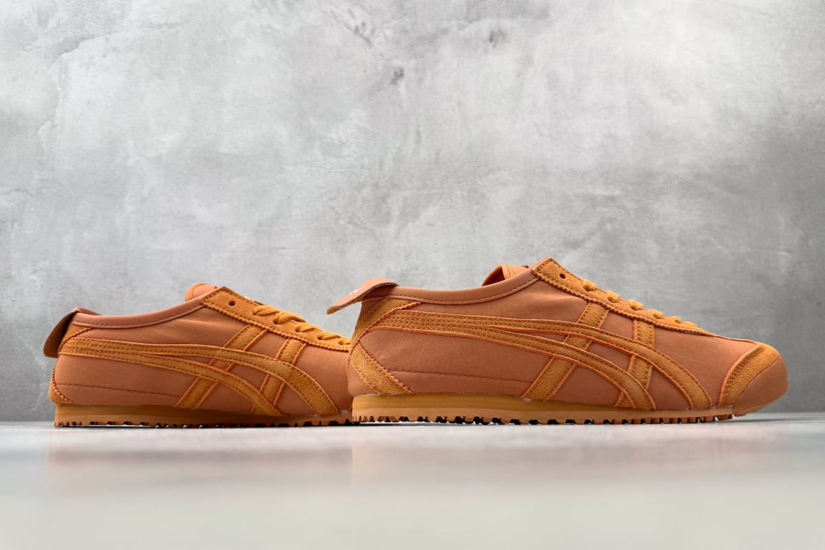 鬼塚虎 Onitsuka Tiger Mexico 66 锈橙色 鞋底实拍图