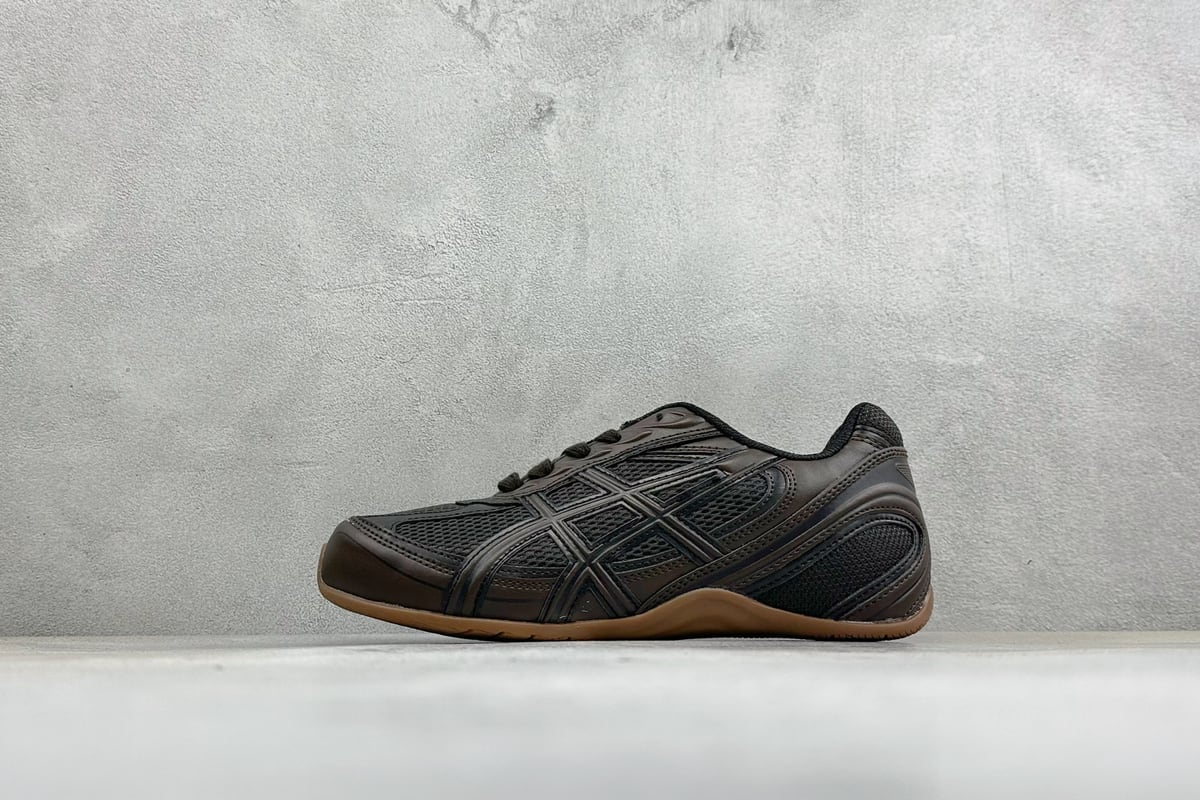 亚瑟士 Asics Gel-PHAI Z 城市通勤薄底舒适运动休闲鞋 黑白橙 正面实拍图
