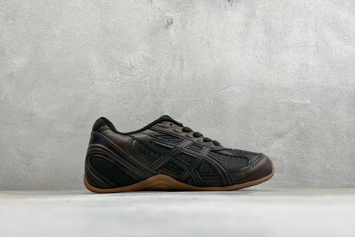 亚瑟士 Asics Gel-PHAI Z 城市通勤薄底舒适运动休闲鞋 黑白橙 侧面实拍图