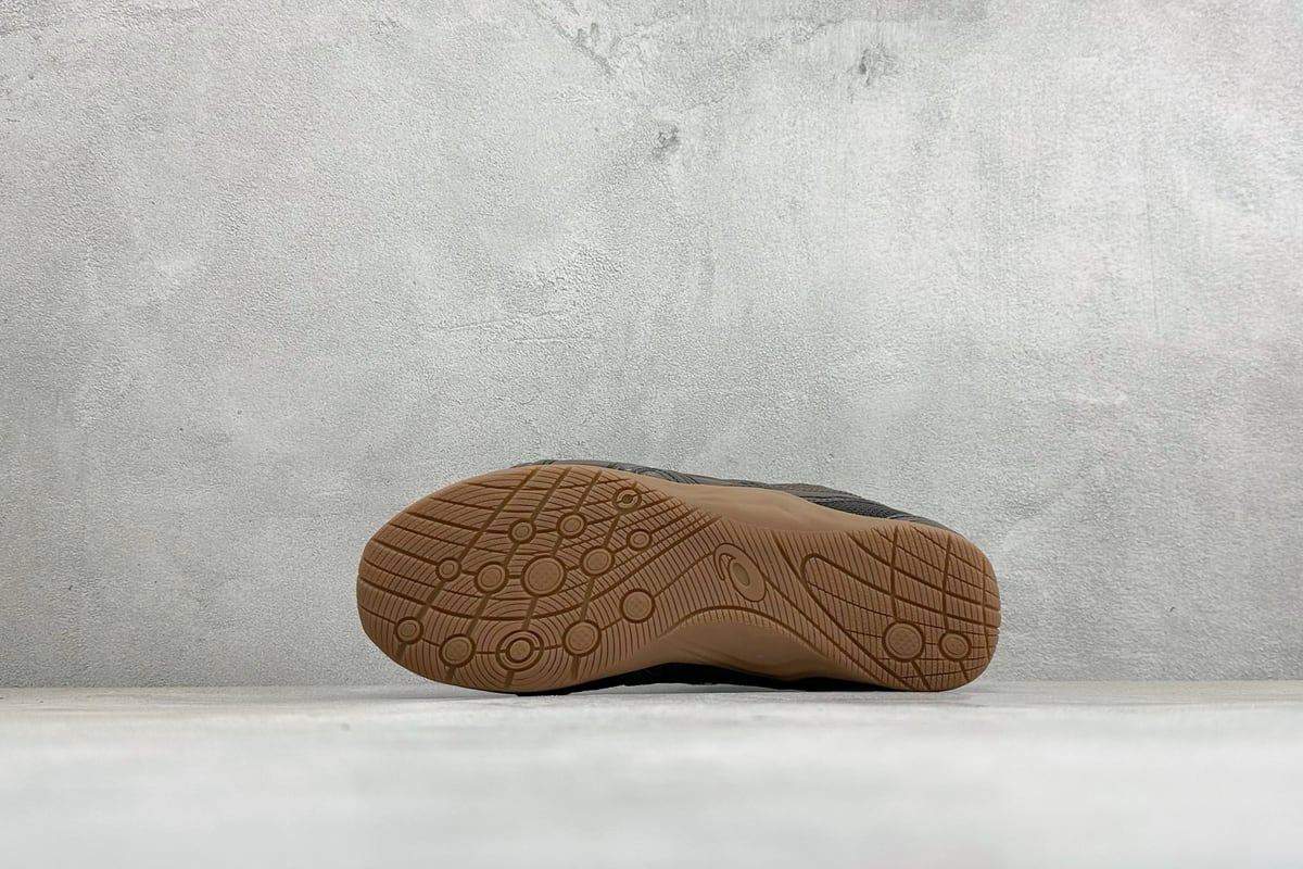 亚瑟士 Asics Gel-PHAI Z 城市通勤薄底舒适运动休闲鞋 黑白橙 鞋头实拍图