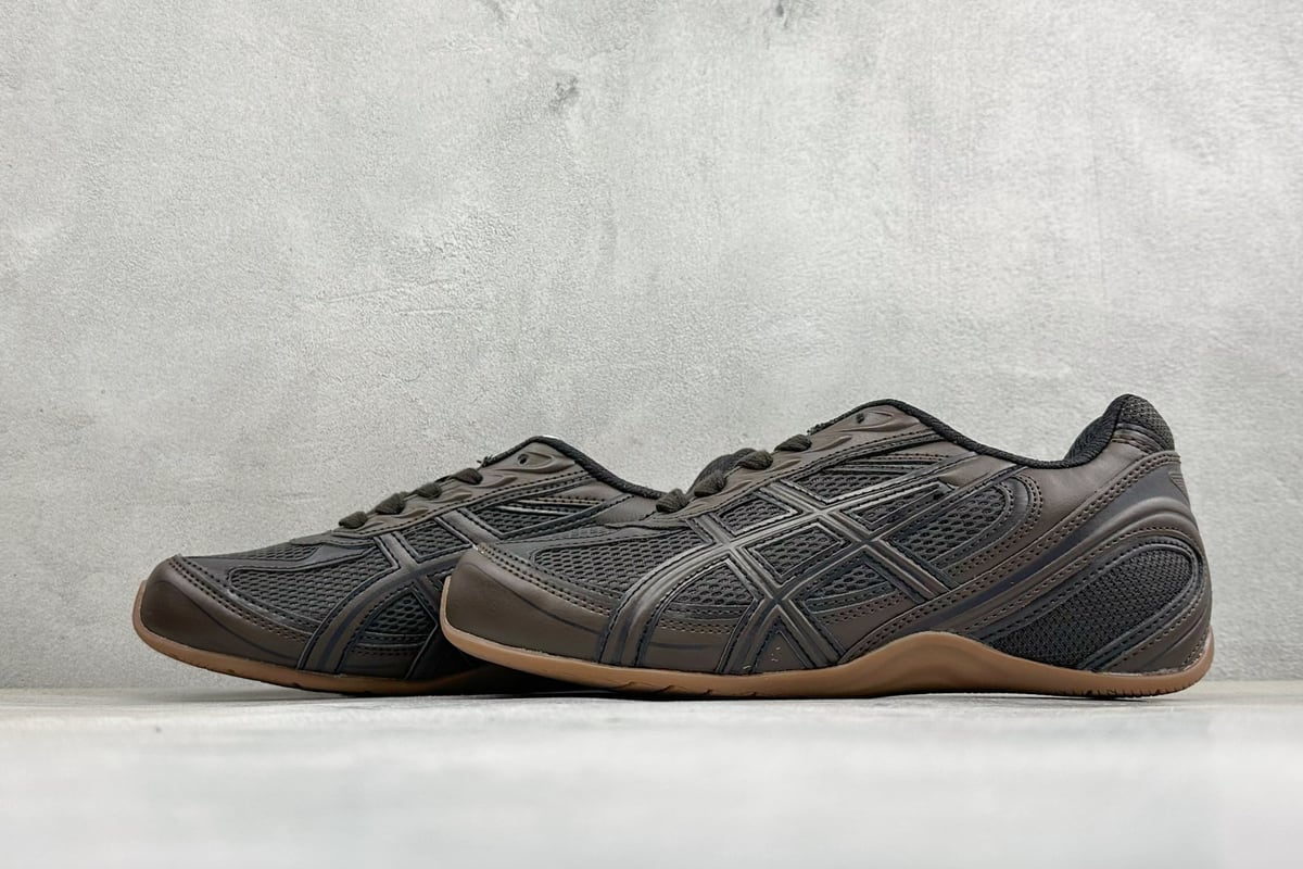 亚瑟士 Asics Gel-PHAI Z 城市通勤薄底舒适运动休闲鞋 黑白橙 鞋跟实拍图