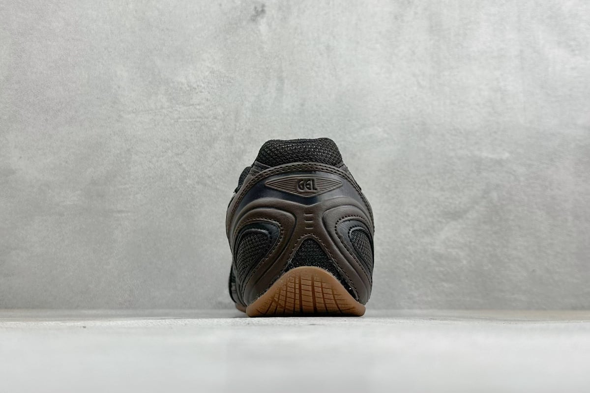 亚瑟士 Asics Gel-PHAI Z 城市通勤薄底舒适运动休闲鞋 黑白橙 鞋底实拍图