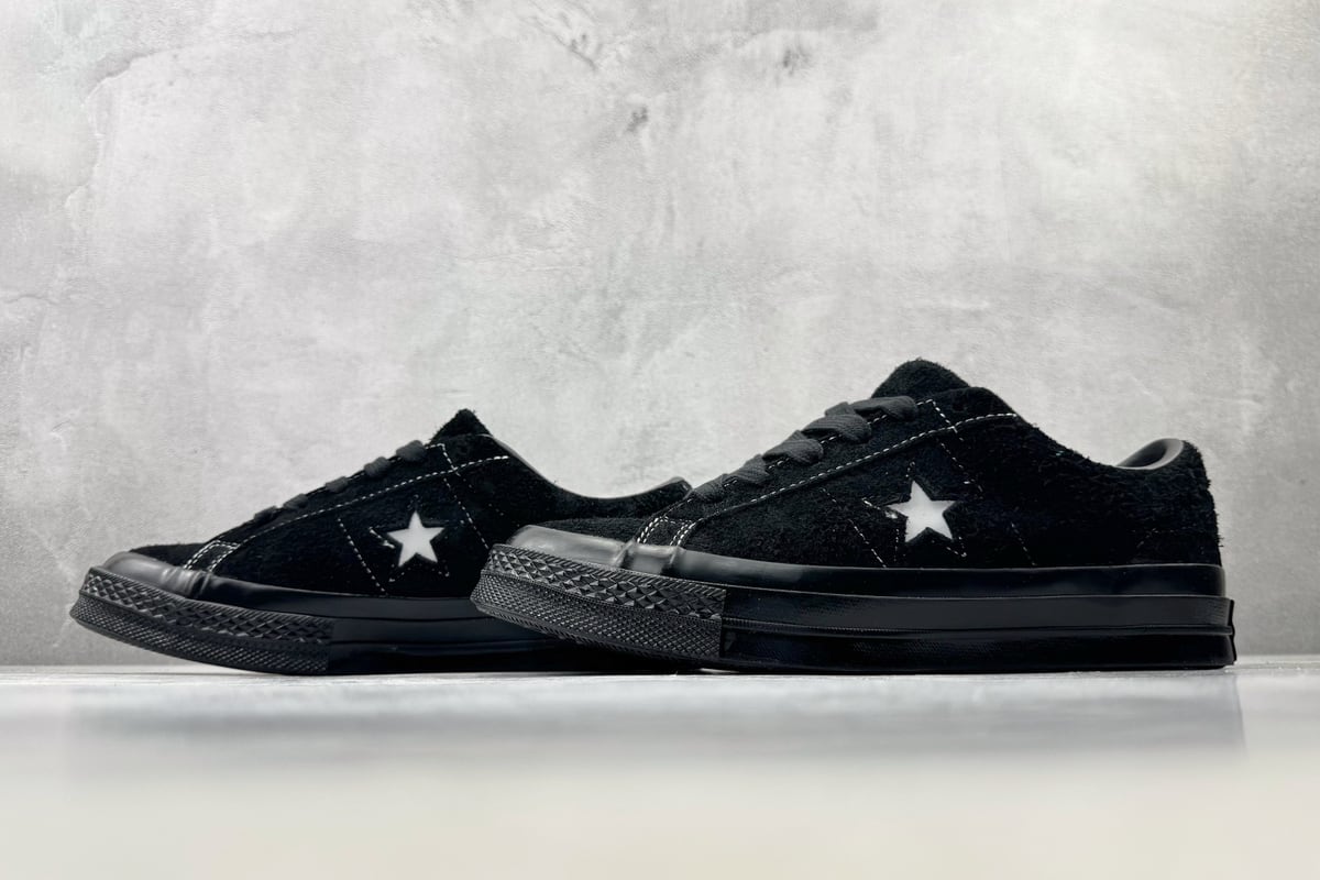 匡威 Converse one star Suede OX 黑白 鞋跟实拍图