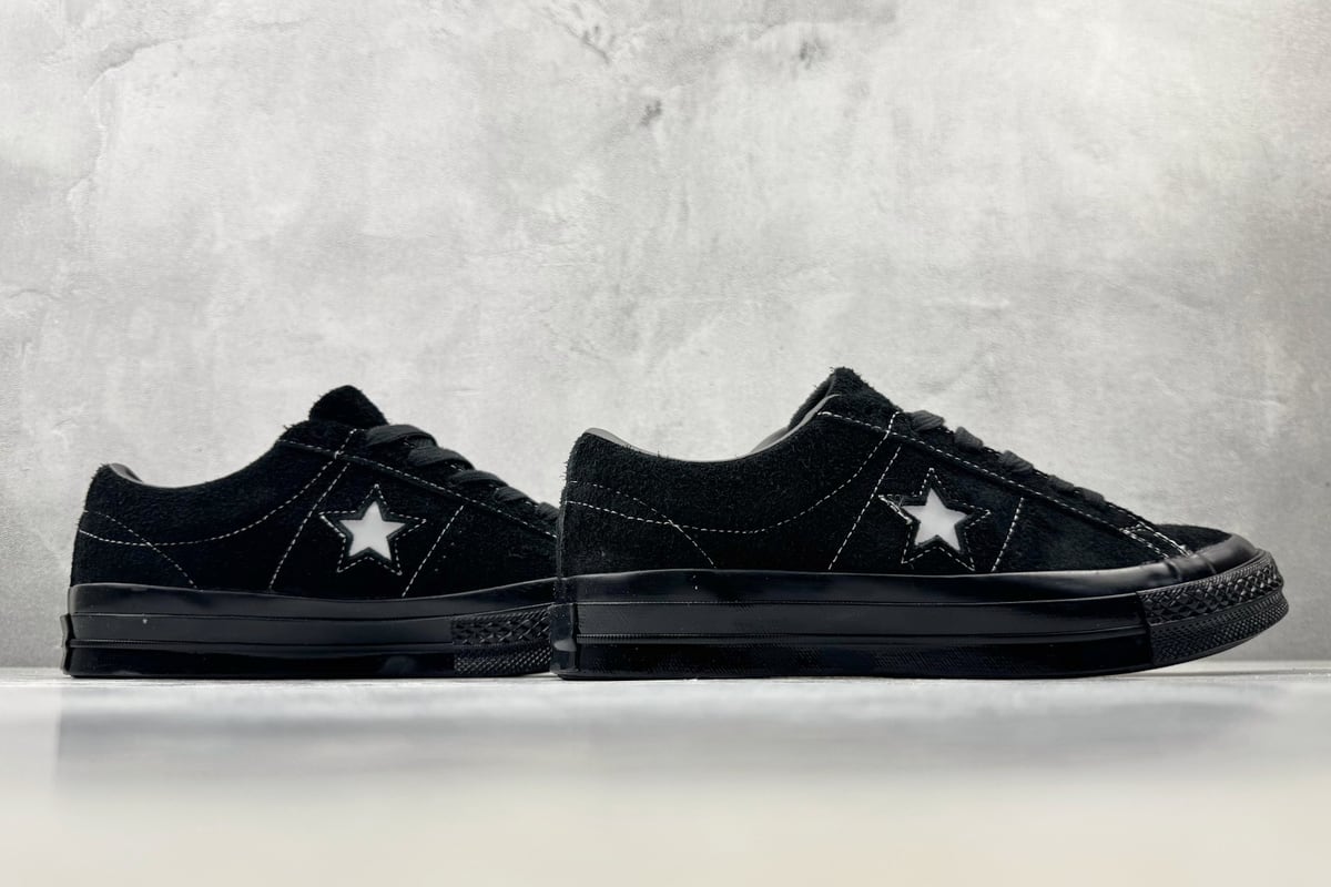 匡威 Converse one star Suede OX 黑白 鞋底实拍图