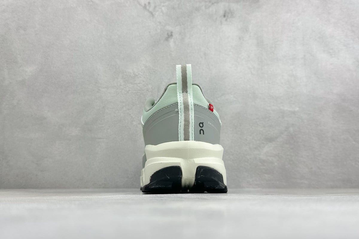 昂跑 On Cloudrock Low WP 户外街头机能风跑鞋 Cloud Hi 白绿黑 鞋底实拍图