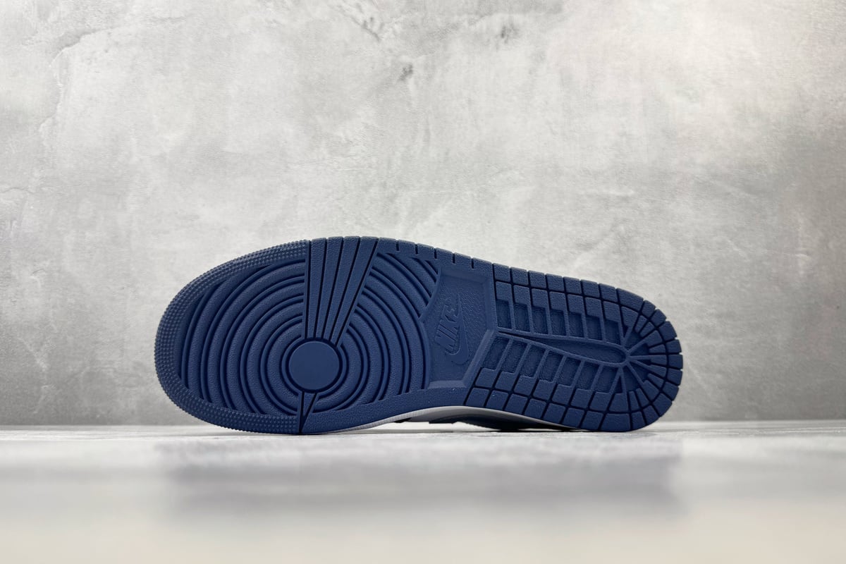 乔丹 Air Jordan 1 白蓝 鞋头实拍图