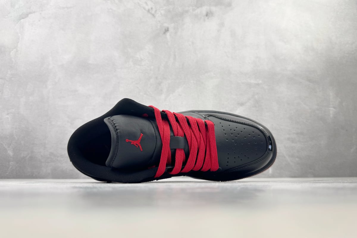 乔丹 Air Jordan 【定制球鞋】 1 漆皮黑红白 背面实拍图