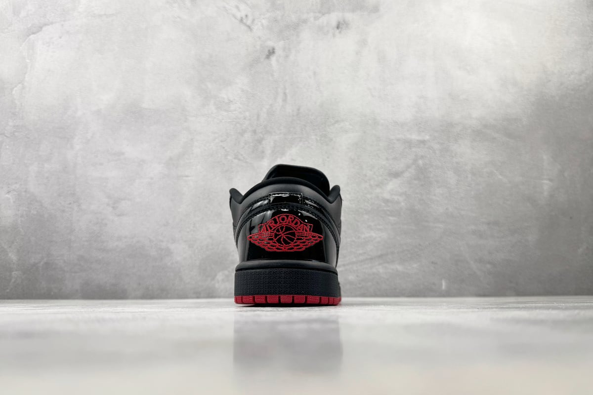 乔丹 Air Jordan 【定制球鞋】 1 漆皮黑红白 细节实拍图