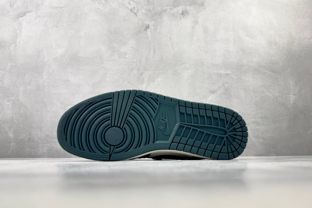 乔丹 Air Jordan 1 Low 白绿蓝 鞋头实拍图