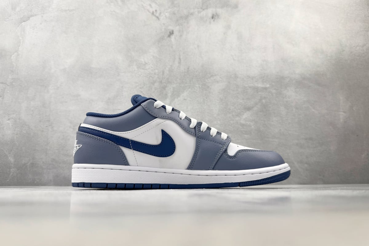 乔丹 Air Jordan 1 Low 海军蓝白 侧面实拍图