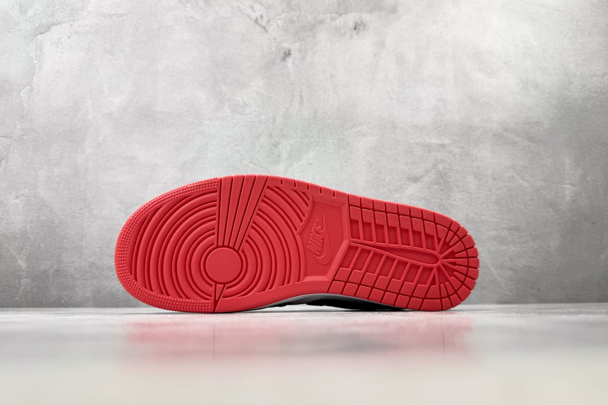 乔丹 Air Jordan 1 Retro Low 午夜蓝白红 鞋头实拍图