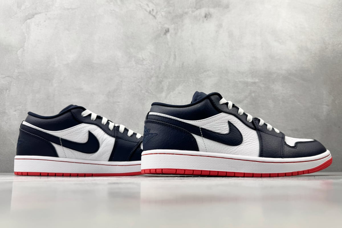 乔丹 Air Jordan 1 Retro Low 午夜蓝白红 鞋底实拍图