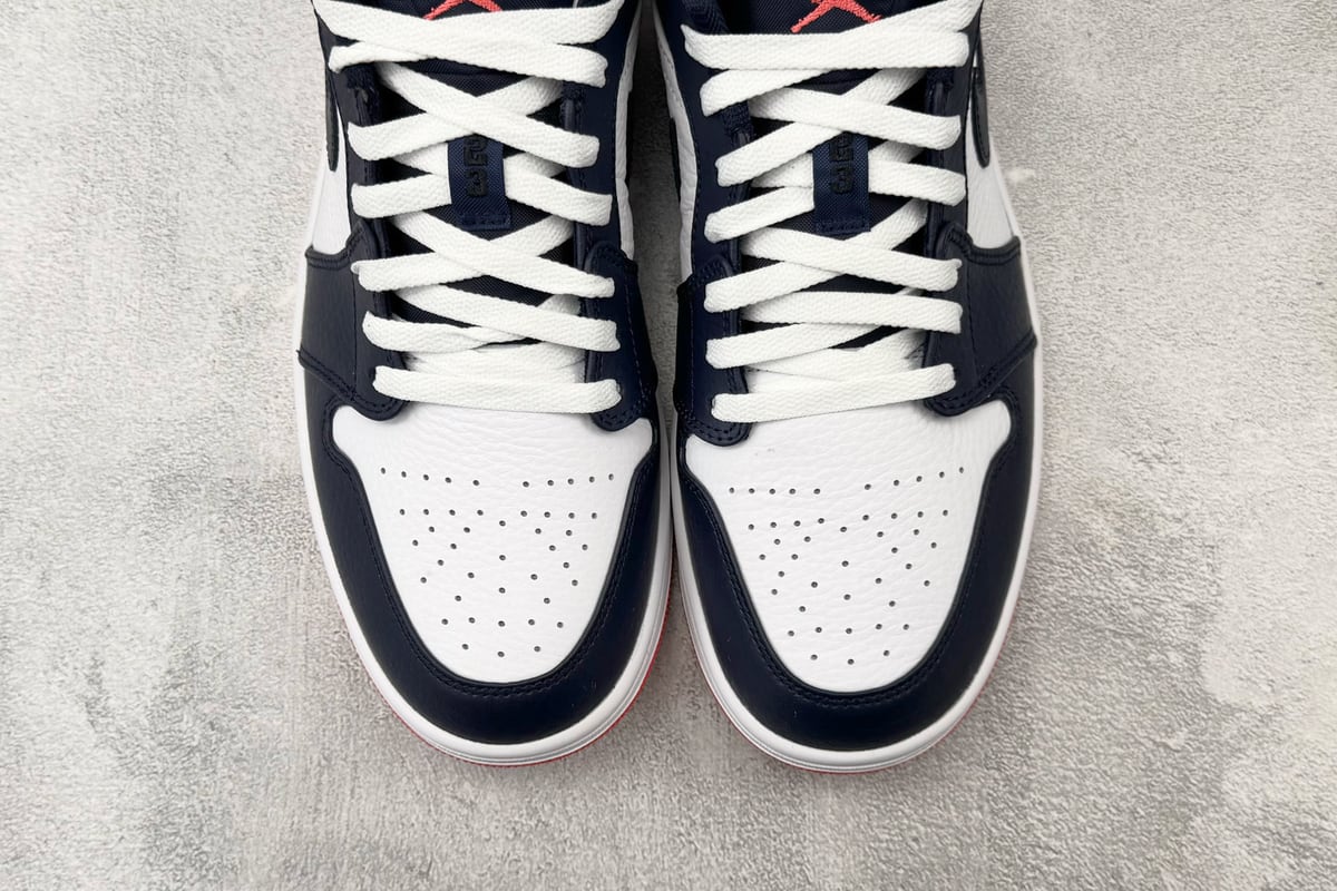 乔丹 Air Jordan 1 Retro Low 午夜蓝白红 鞋标实拍图