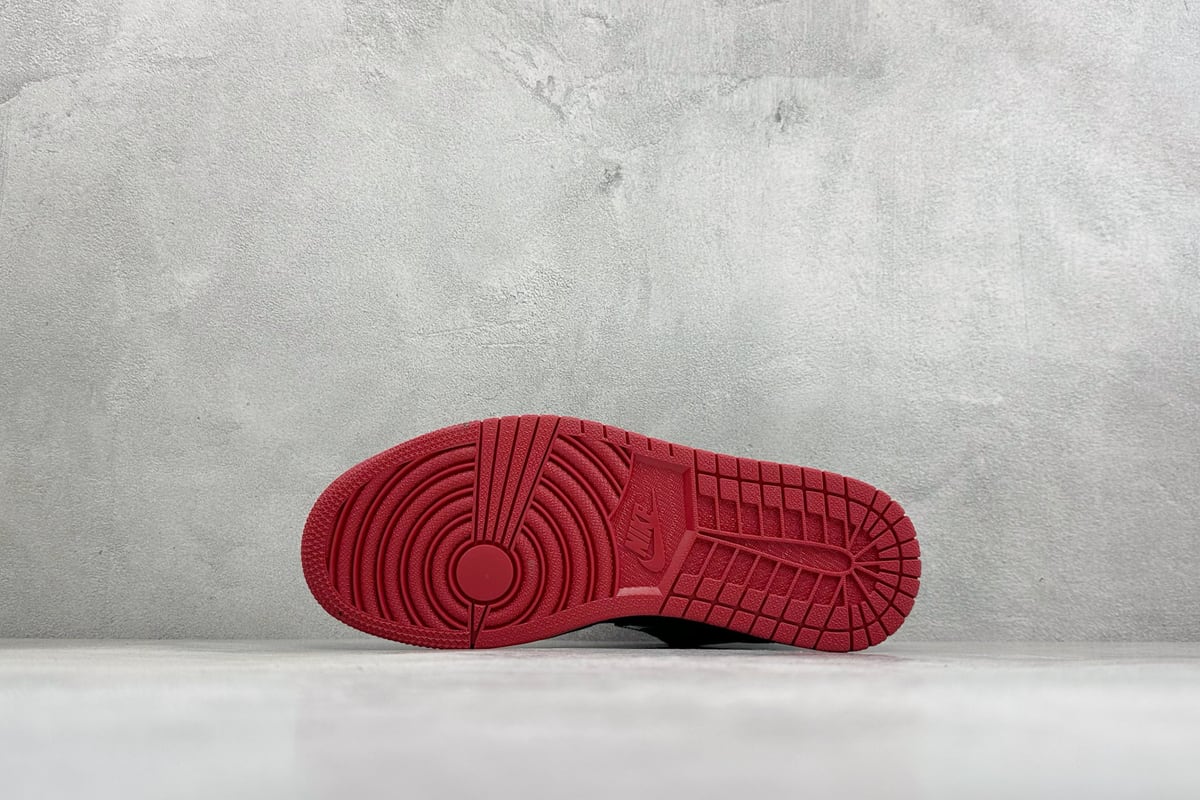 乔丹 Air Jordan AJ1 Low 低帮黑红白 市售最强低帮 天花板品质 鞋头实拍图