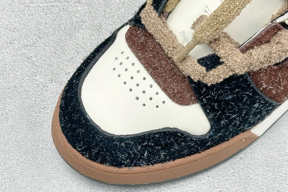 芬迪 FENDI Match 圆头厚底 低帮板鞋 Fendi 情侣款休闲鞋 独家定制 黑白棕 鞋标实拍图