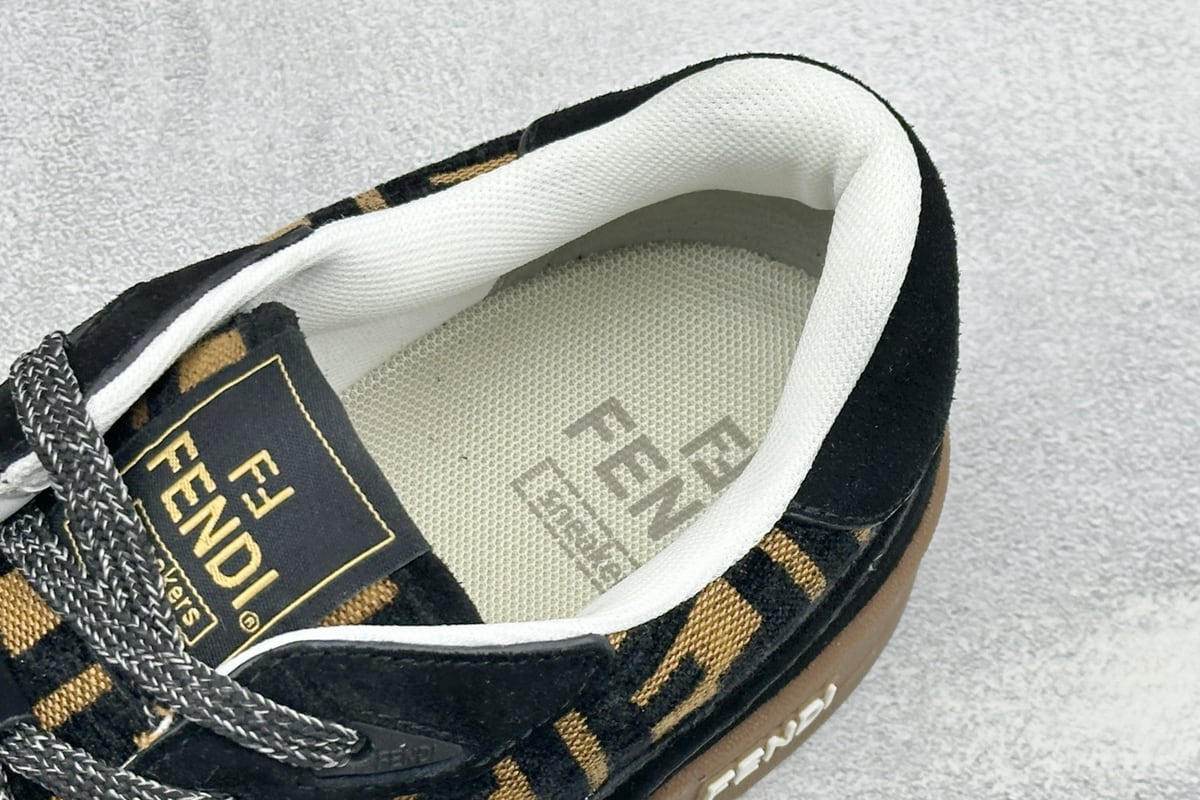 芬迪 FENDI Match 圆头厚底 低帮板鞋 Fendi 情侣款休闲鞋 独家定制 黑白 上脚实拍图