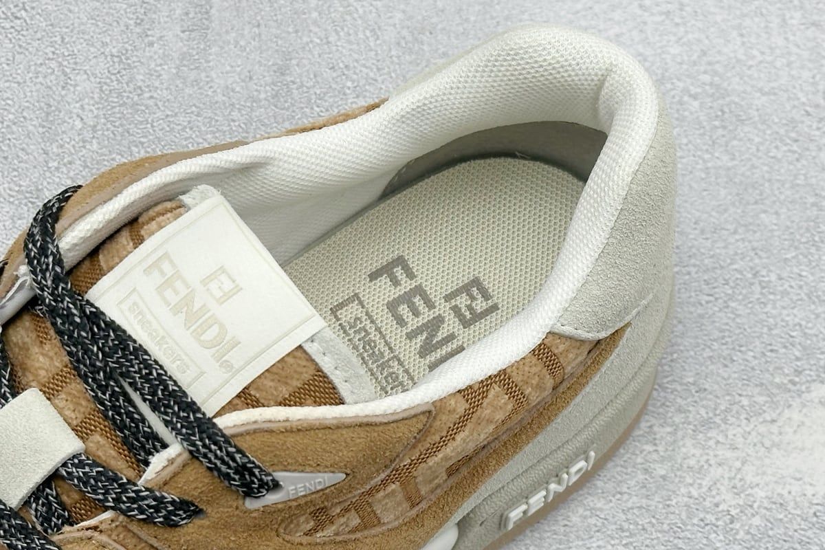 芬迪 FENDI Match 圆头厚底 低帮板鞋 Fendi 情侣款休闲鞋 独家定制 棕白 上脚实拍图
