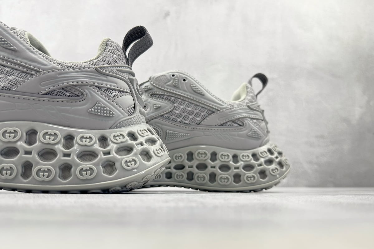 古驰 Gucci Cub3d 灰白 上脚实拍图